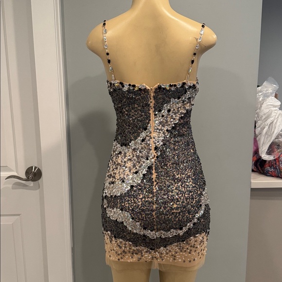 Jovani silver dress w sequin  Embellished size 2 PARTY , SEXY ,  New year, Prom - Picture 5 of 7